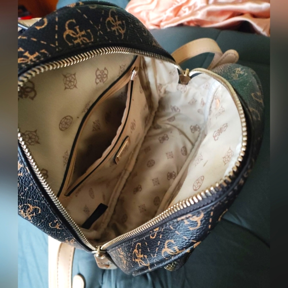 GUESS Rylan Backpack NWOT - Leather - Picture 5 of 6